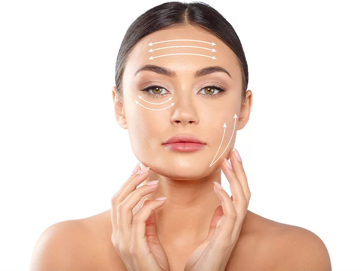 Mulher recebendo tratamento MD Codes™ com ácido hialurônico facial realizado pela Dra. Sheila Matielo.